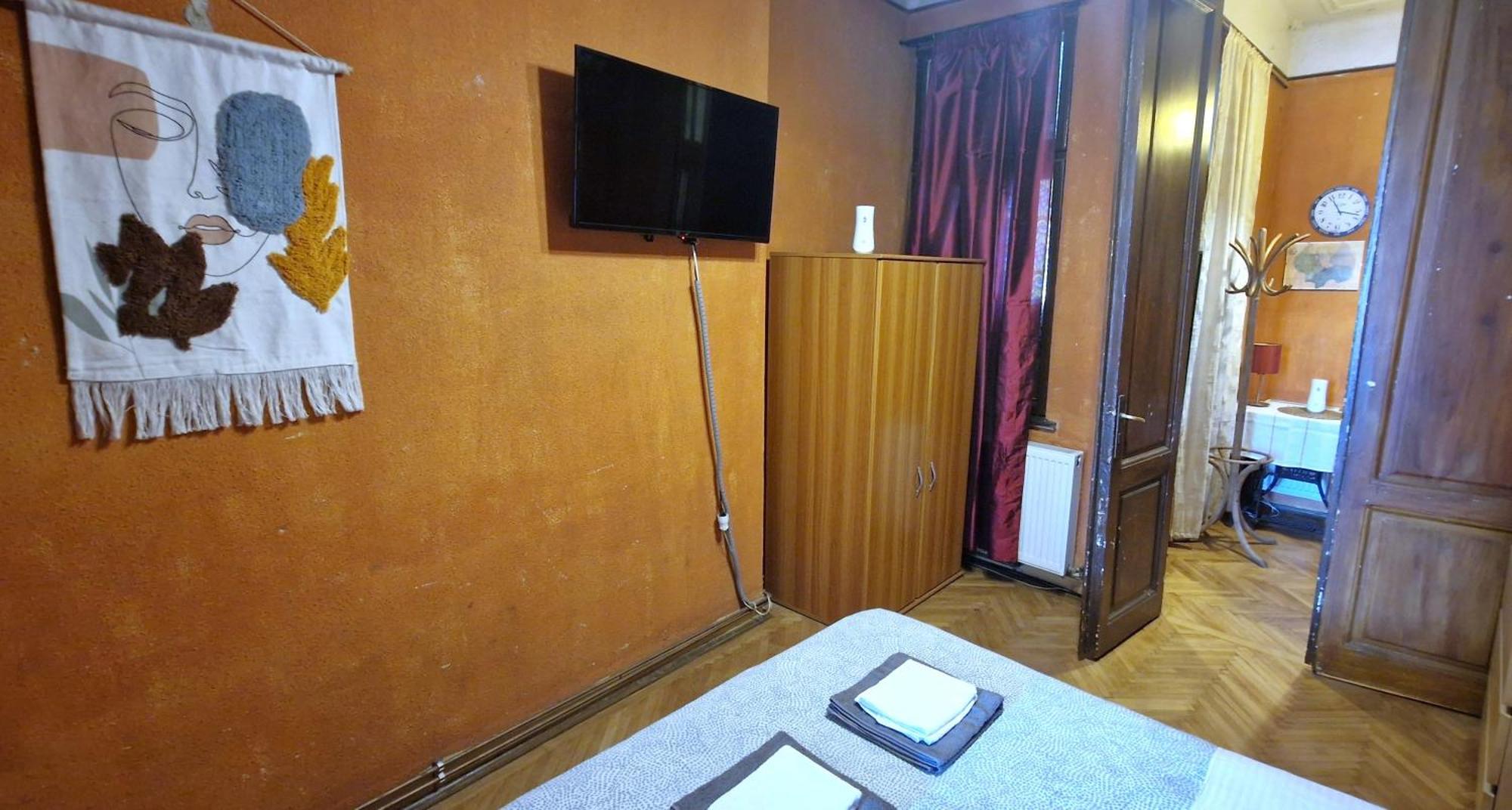Domum Unirea, Across The Street Of Old Center Apartment *
